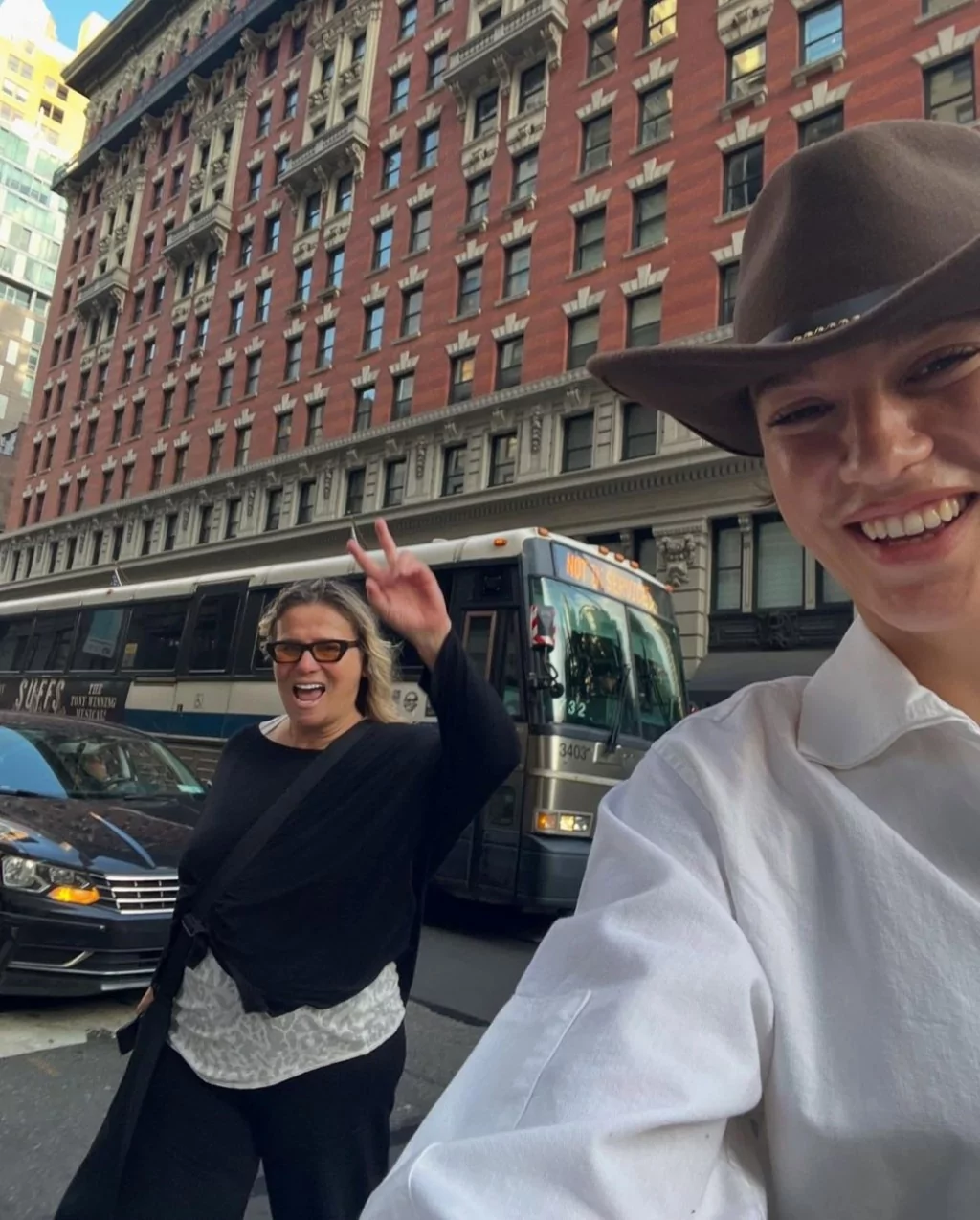 Serenay Sarıkaya'nın set pozları çok beğenildi