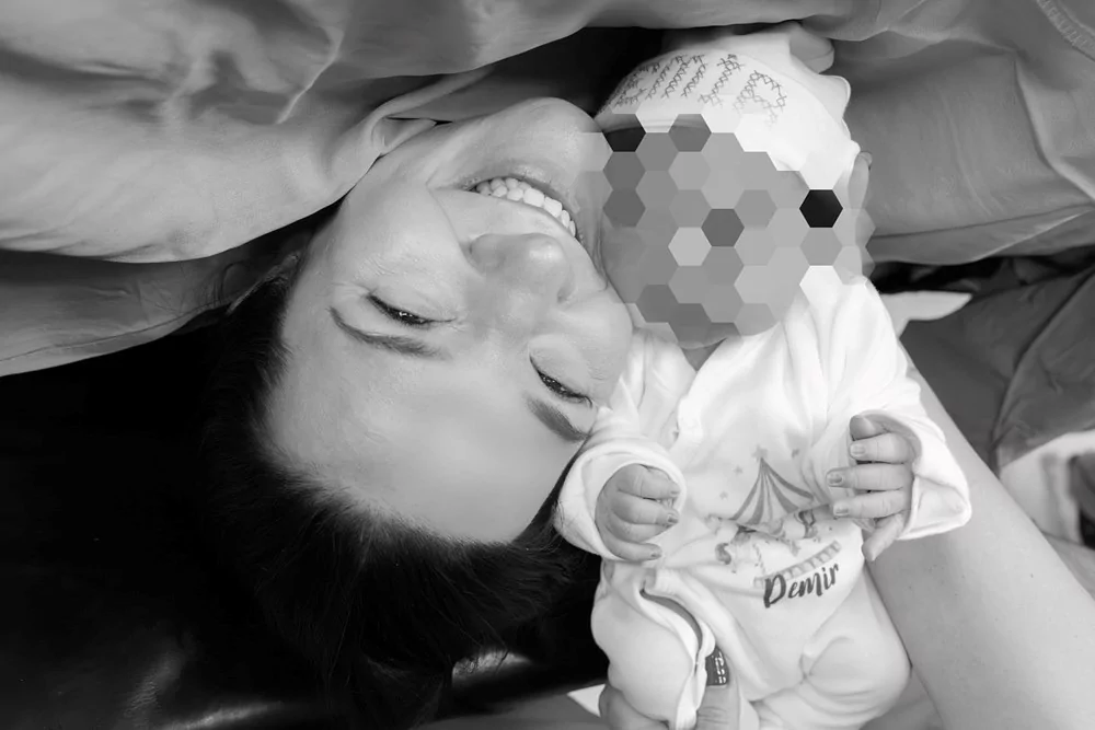 Tuğçe Kandemir doğum fotoğraflarını paylaştı