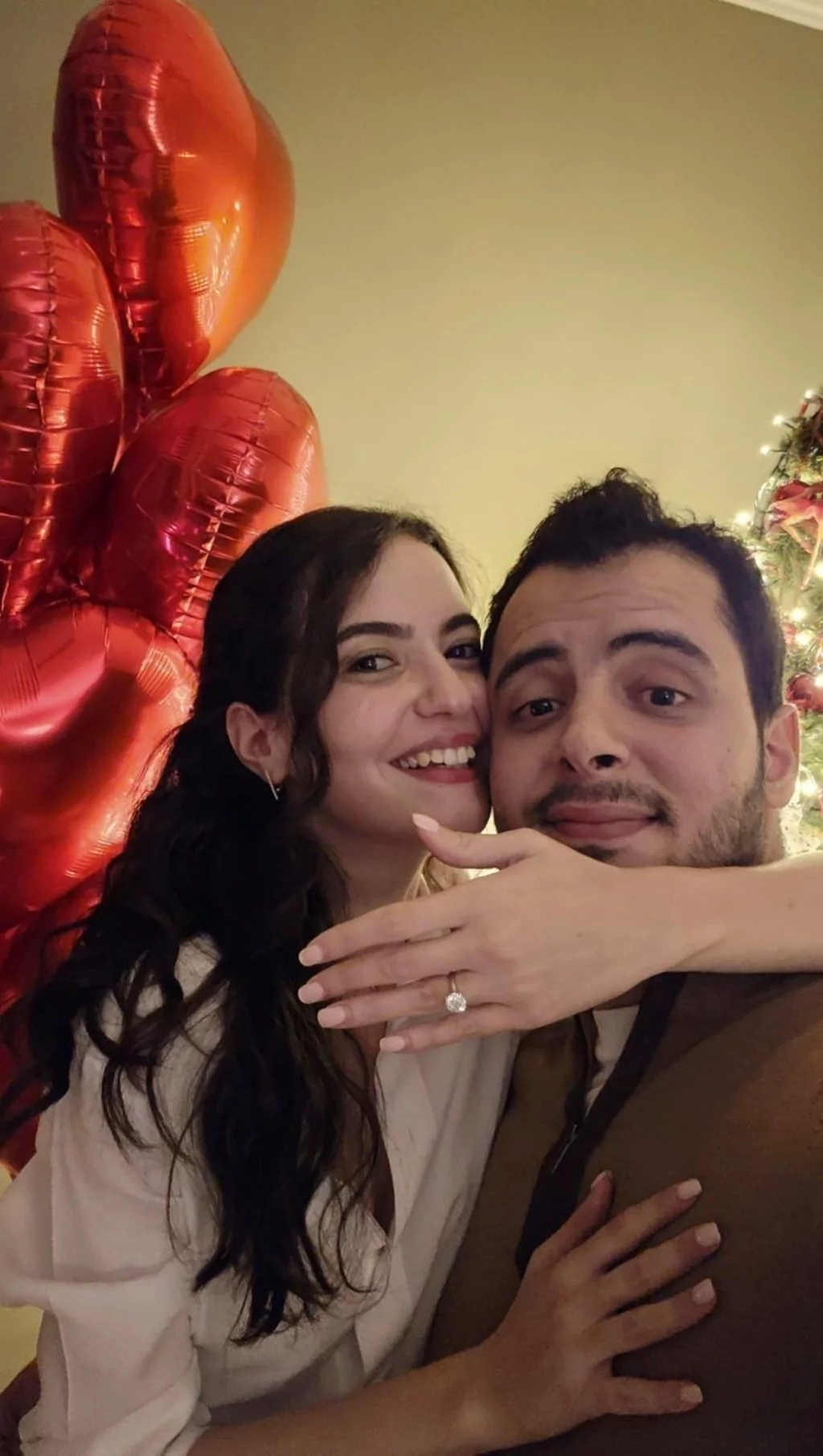 Ezgi Şenler çocukluk aşkıyla evleniyor