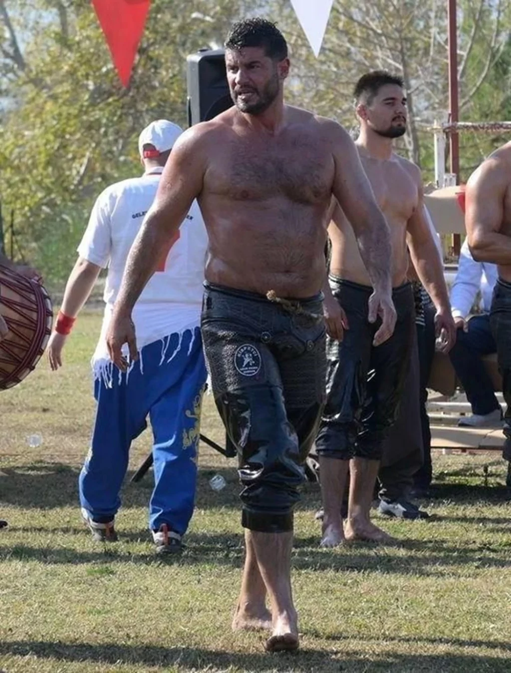 Berk Oktay yeni projesi için kilo almıştı: Ailesiyle yeni pozlarını paylaştı