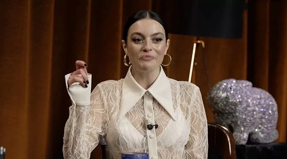 Melis Sezen "Tutuyorum çünkü elimde şu an" sözünü açıkladı