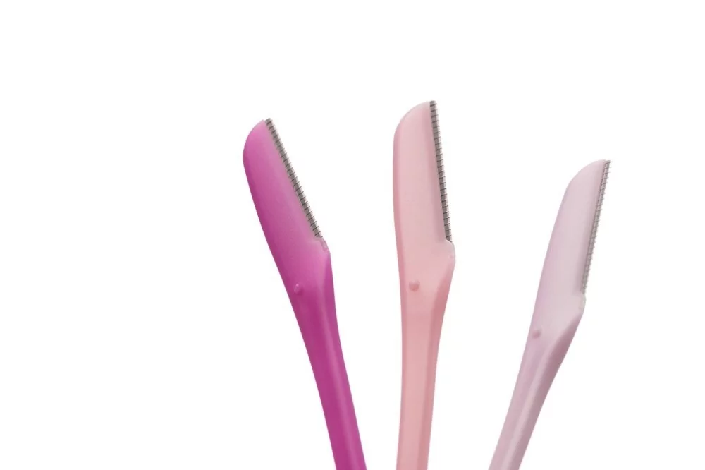 Yüz tüylerini usturayla almak sıkıntı çıkarır mı?