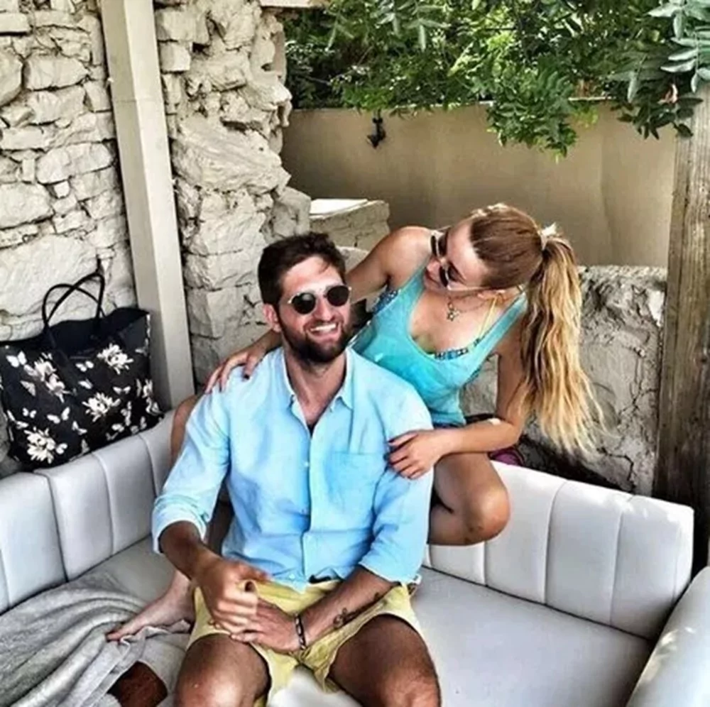 Güzel oyuncu Gizem Karaca anne oluyor