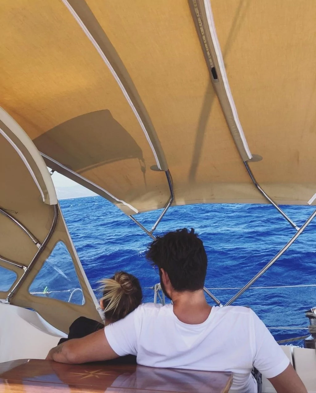 Güzel oyuncu Gizem Karaca anne oluyor