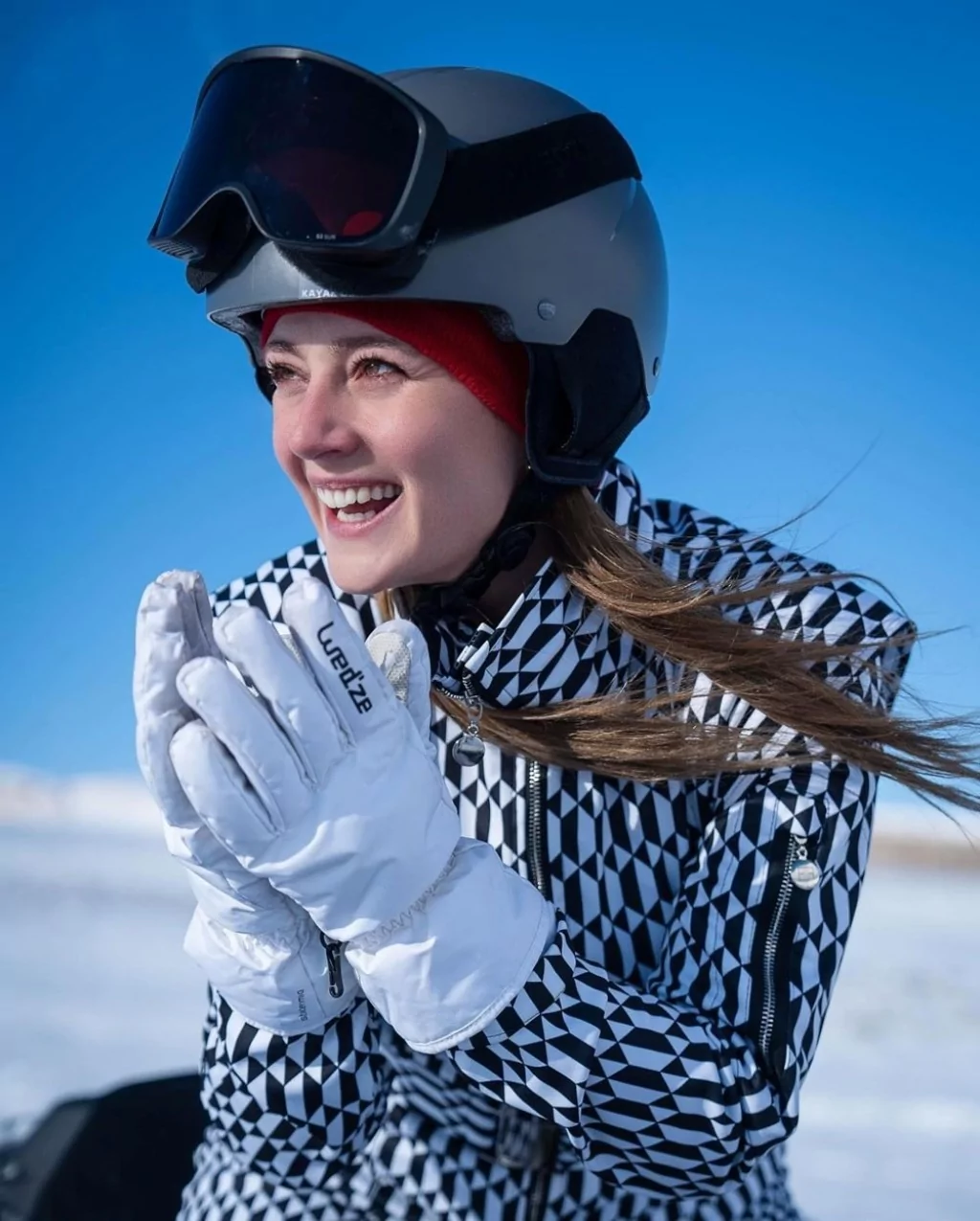 Güzel oyuncu Gizem Karaca anne oluyor