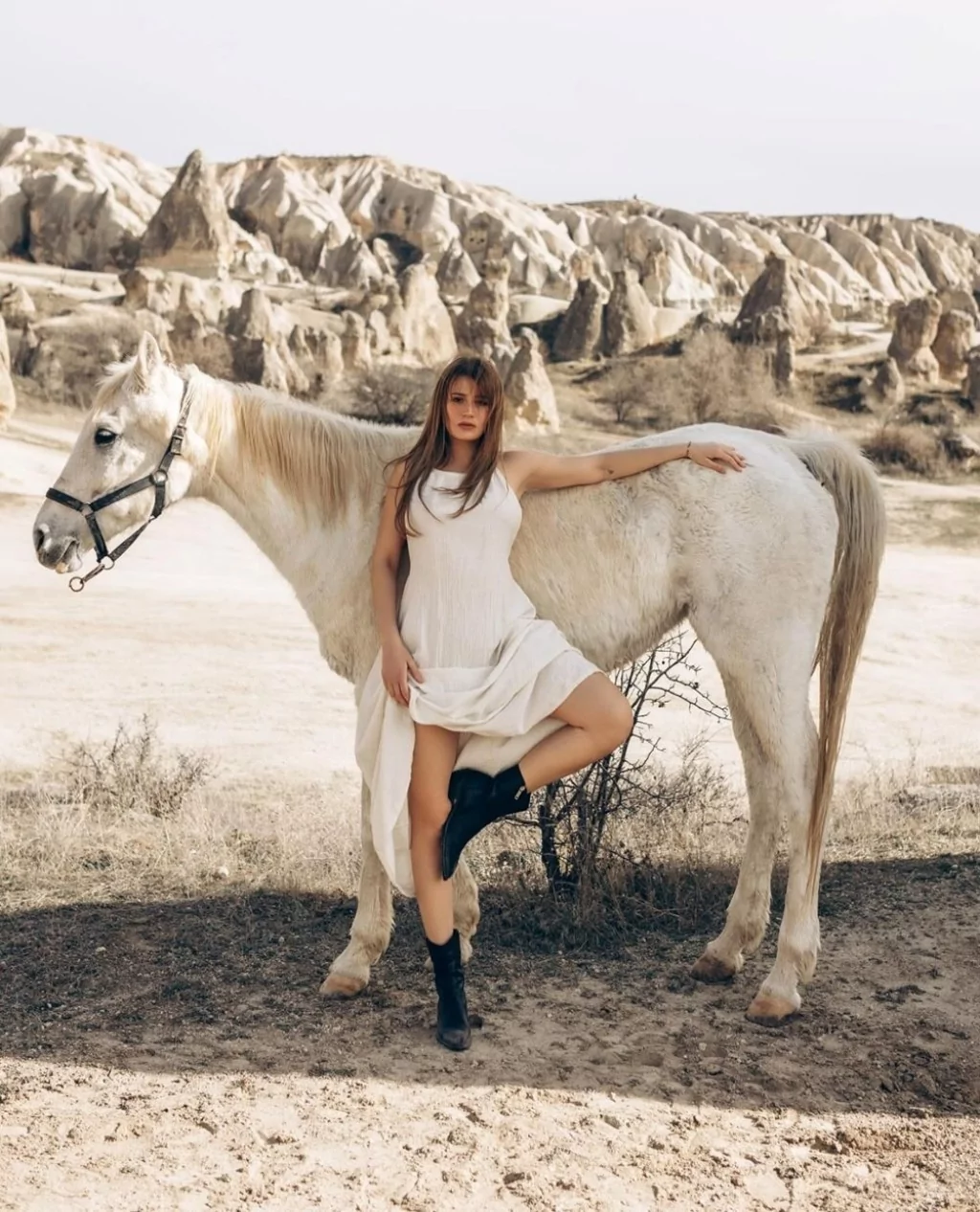 Güzel oyuncu Gizem Karaca anne oluyor