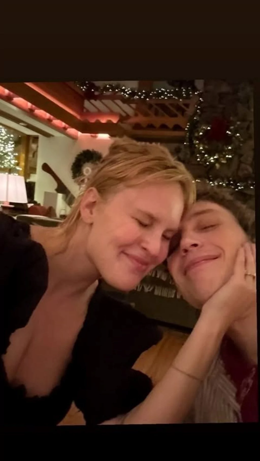 Bruce Willis'in kızı Tallulah nişanlandı