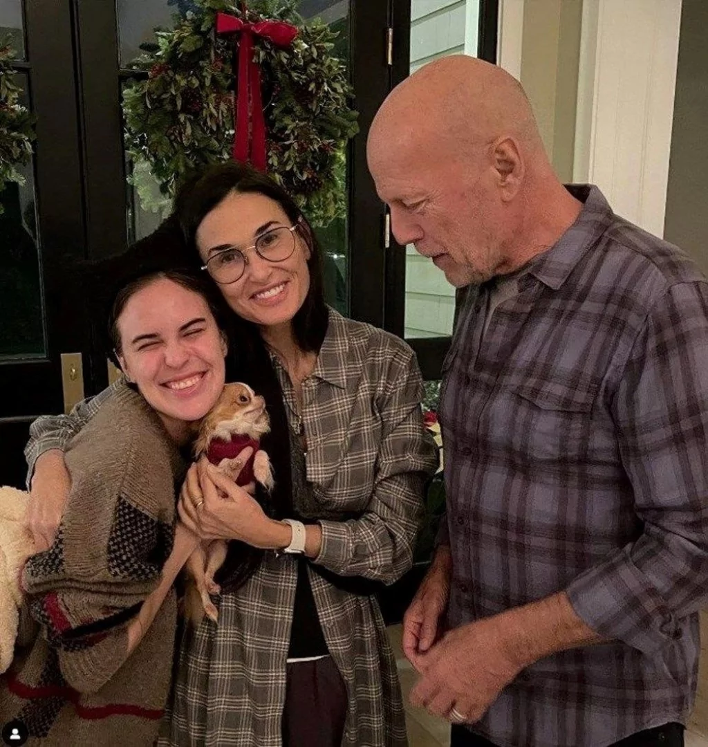 Bruce Willis'in kızı Tallulah nişanlandı