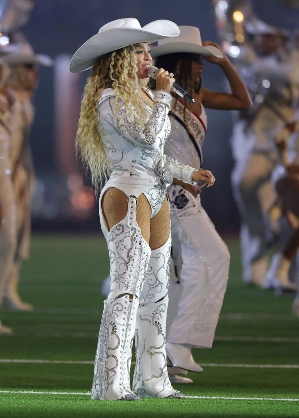 Beyonce, devre arasında gösterisiyle tarih yazdı!