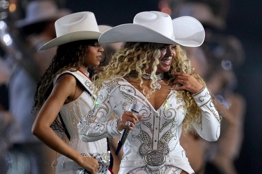 Beyonce, devre arasında gösterisiyle tarih yazdı!