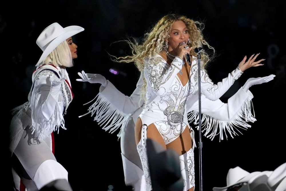 Beyonce, devre arasında gösterisiyle tarih yazdı!