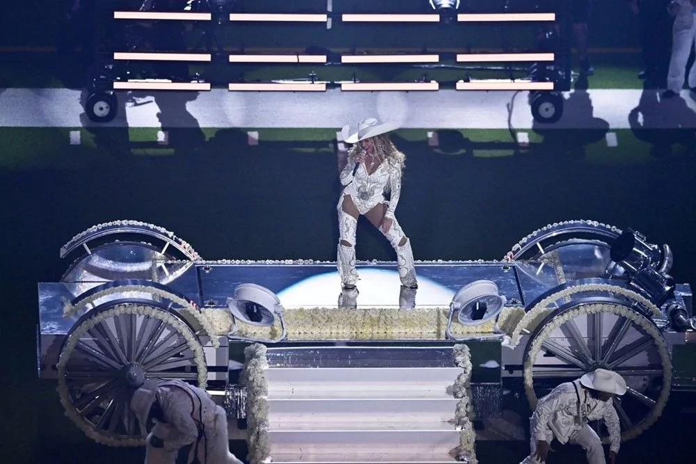 Beyonce, devre arasında gösterisiyle tarih yazdı!