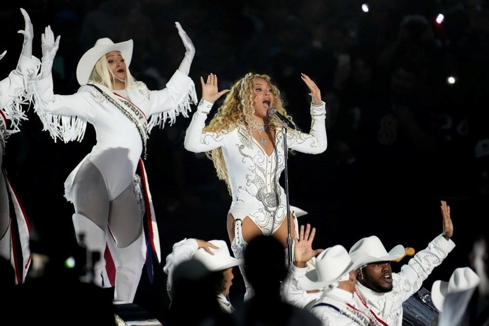 Beyonce, devre arasında gösterisiyle tarih yazdı!