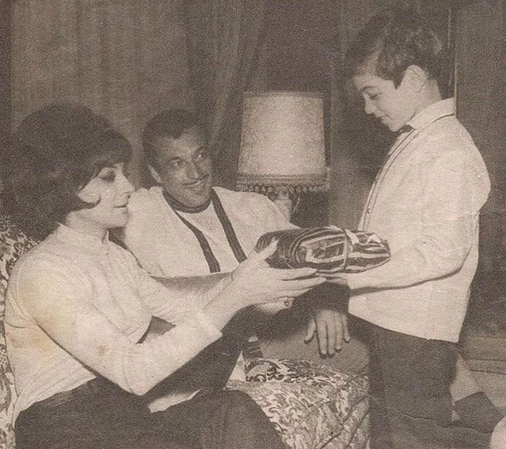 Kerem Alışık babası Sadri Alışık için: Beni uyurken severdi