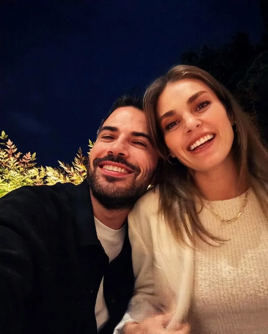 Aslı Enver kızı Elay'ı öpmelere doyamadı