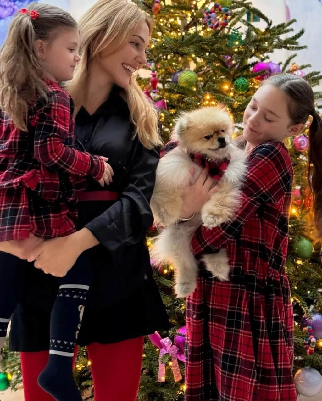 Meryem Uzerli'den kızlarıyla yeni yıl pozları verdi