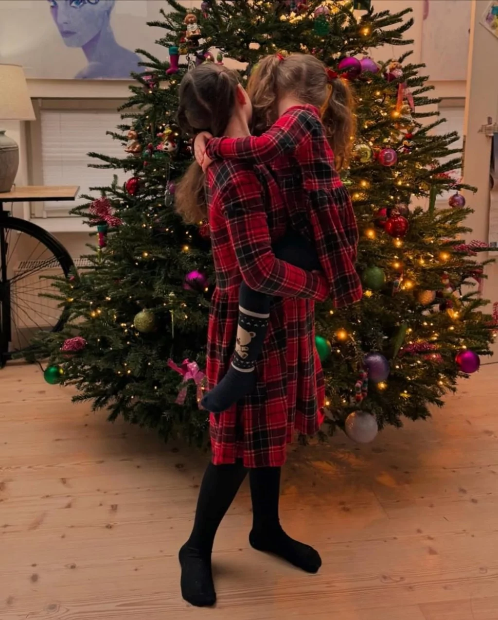 Meryem Uzerli'den kızlarıyla yeni yıl pozları verdi