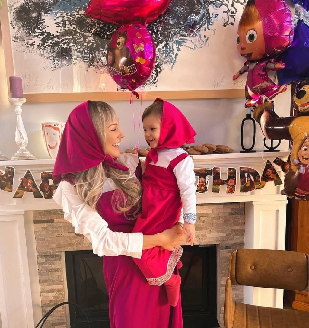 Meryem Uzerli'den kızlarıyla yeni yıl pozları verdi