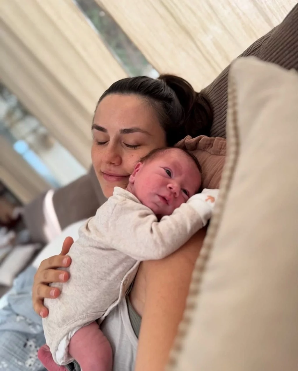 Dilan Telkök ve Berkay Hardal'dan oğulları Noyan ile kareleri