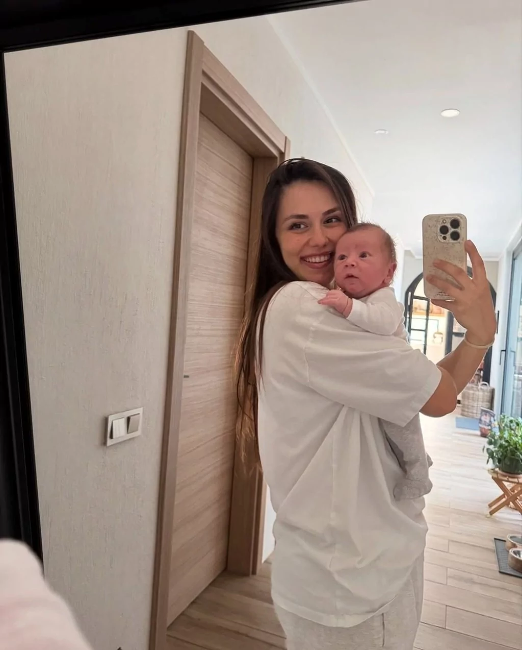 Dilan Telkök ve Berkay Hardal'dan oğulları Noyan ile kareleri