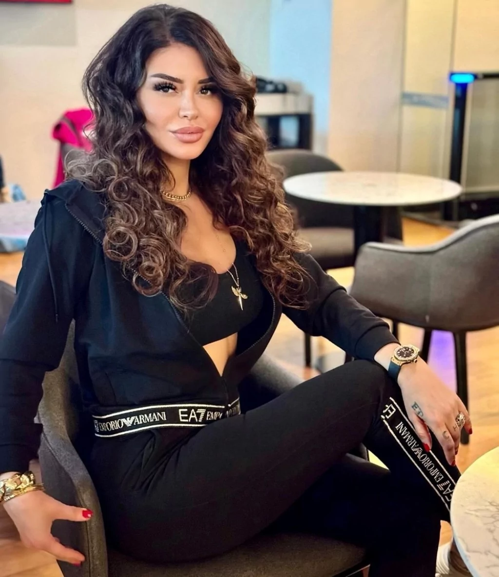 Şarkıcı Ebru Polat avukatlık mesleğine geri döndü!