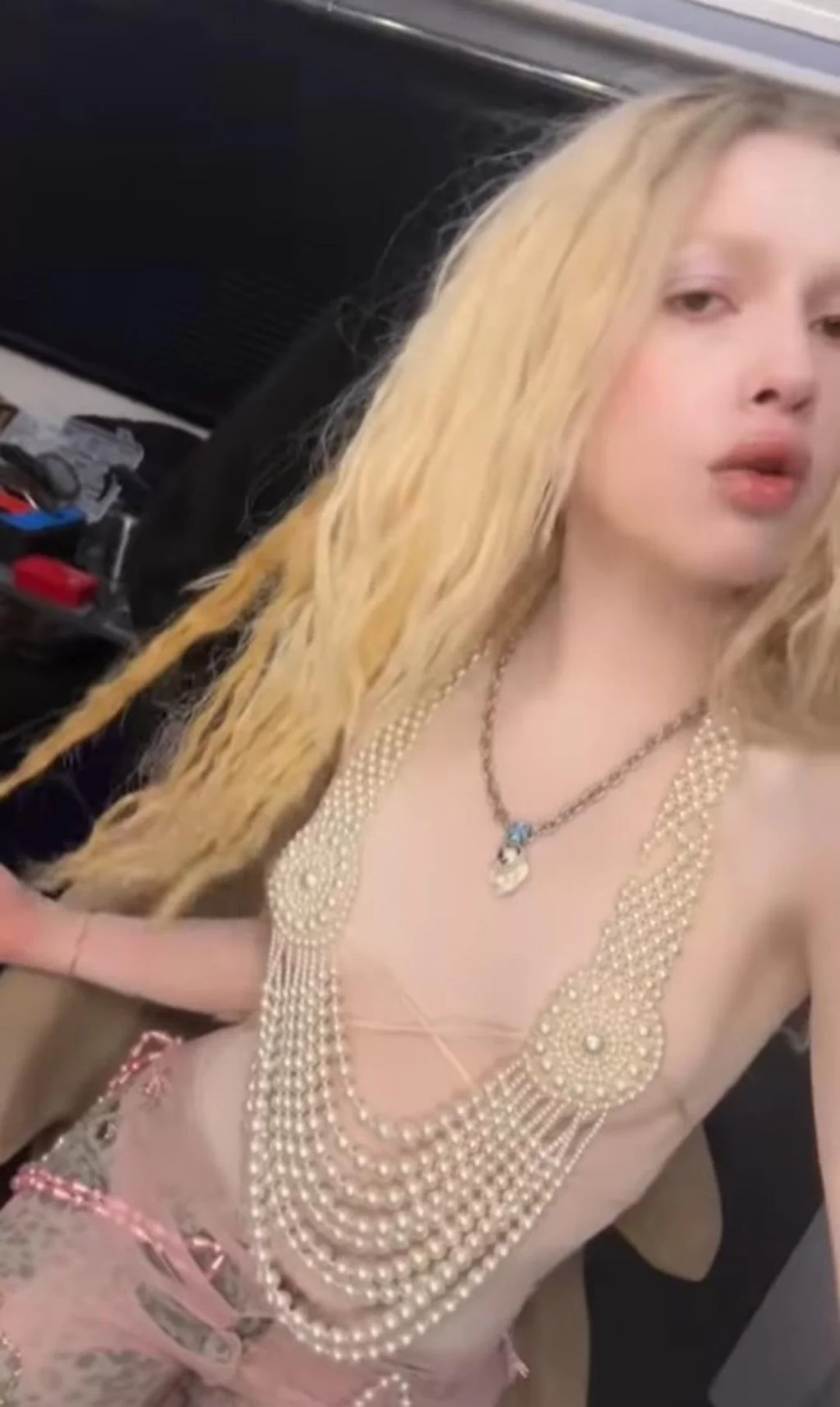 Aleyna Tilki'yi klip çekimlerinde gören çıplak sandı!