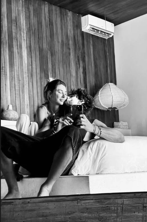 Şeyma Subaşı'ndan sarmaş dolaş pozlar