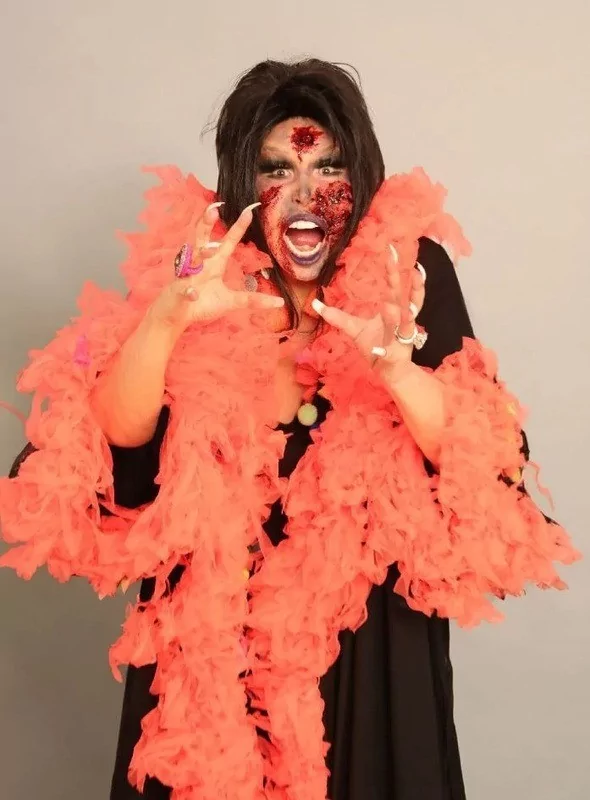 Diva Bülent Ersoy, zombi kılığına girdi