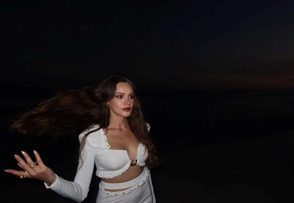 Miray Daner'den sevgilisiyle yeni fotoğraflarını paylaştı