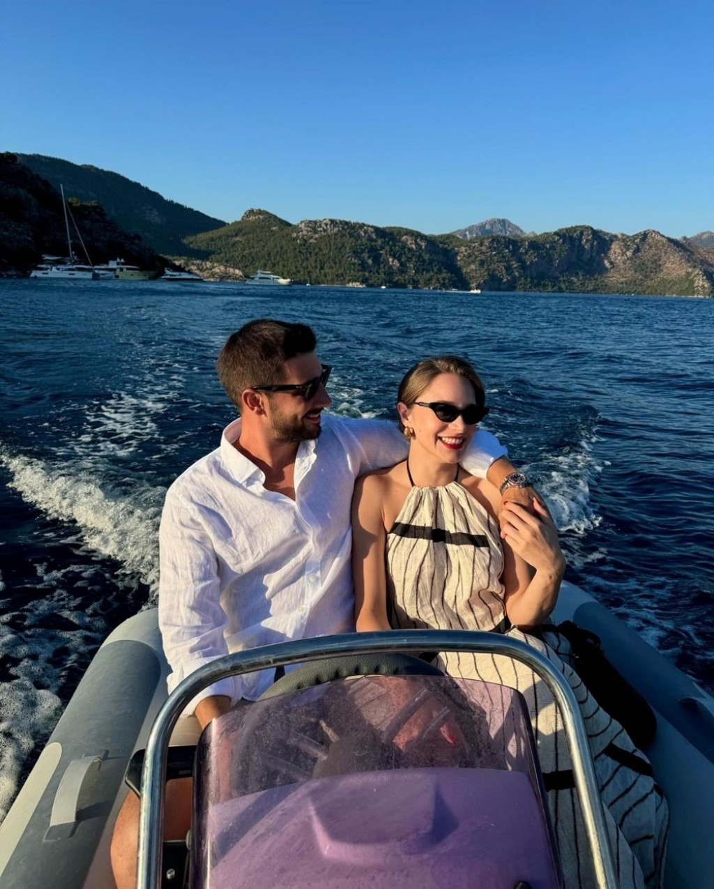 Miray Daner'den sevgilisiyle yeni fotoğraflarını paylaştı