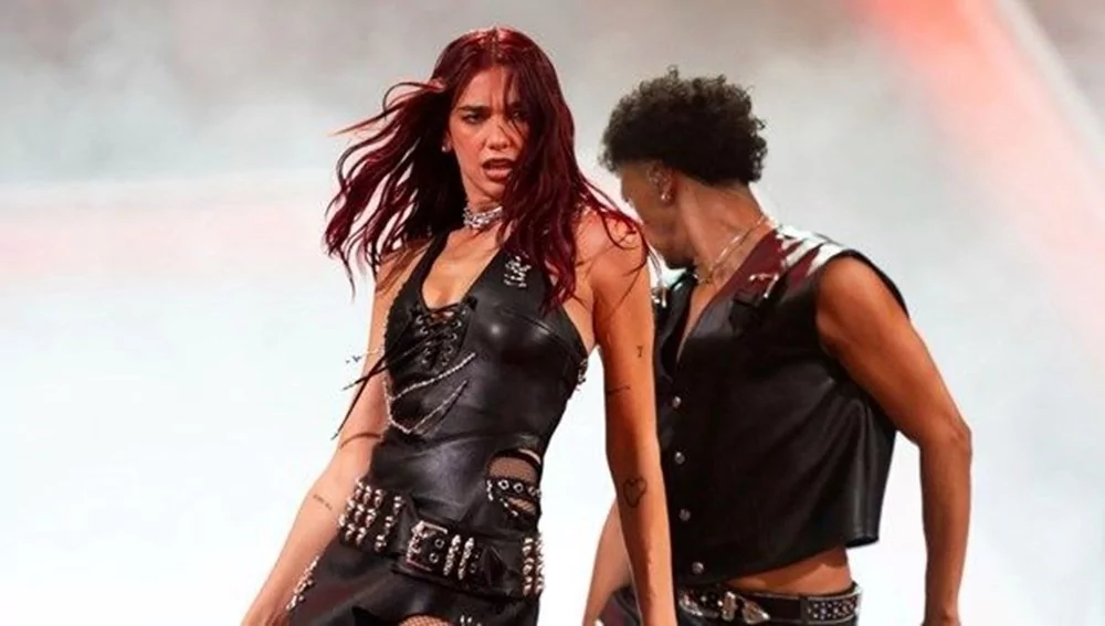 Dua Lipa evleniyor! Ünlü şarkıcı, Callum Turner ile evleniyor