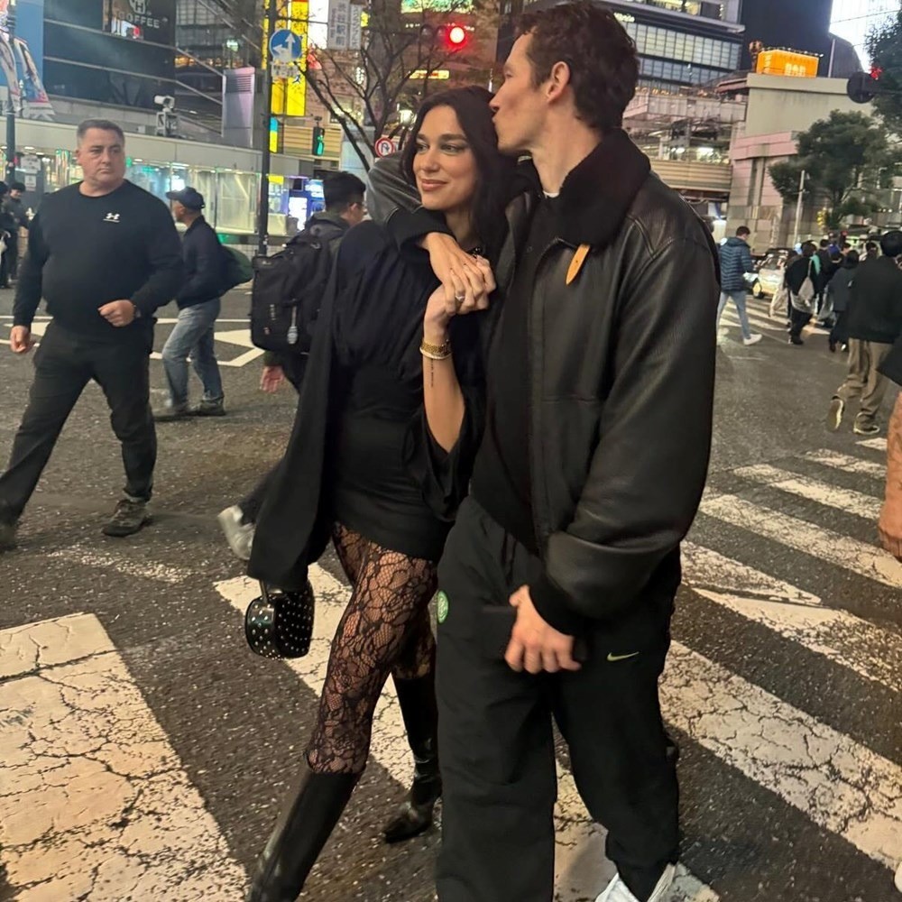 Dua Lipa evleniyor! Ünlü şarkıcı, Callum Turner ile evleniyor