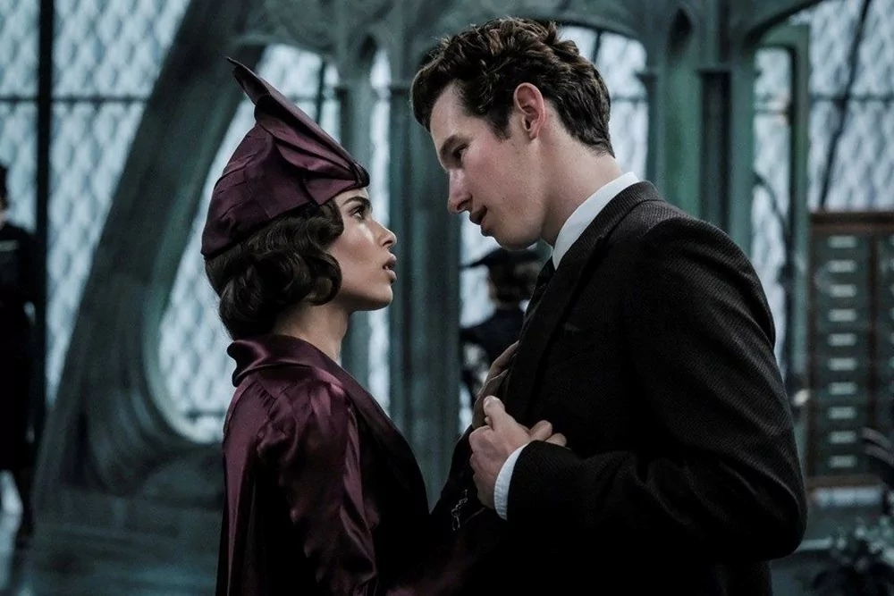 Dua Lipa evleniyor! Ünlü şarkıcı, Callum Turner ile evleniyor