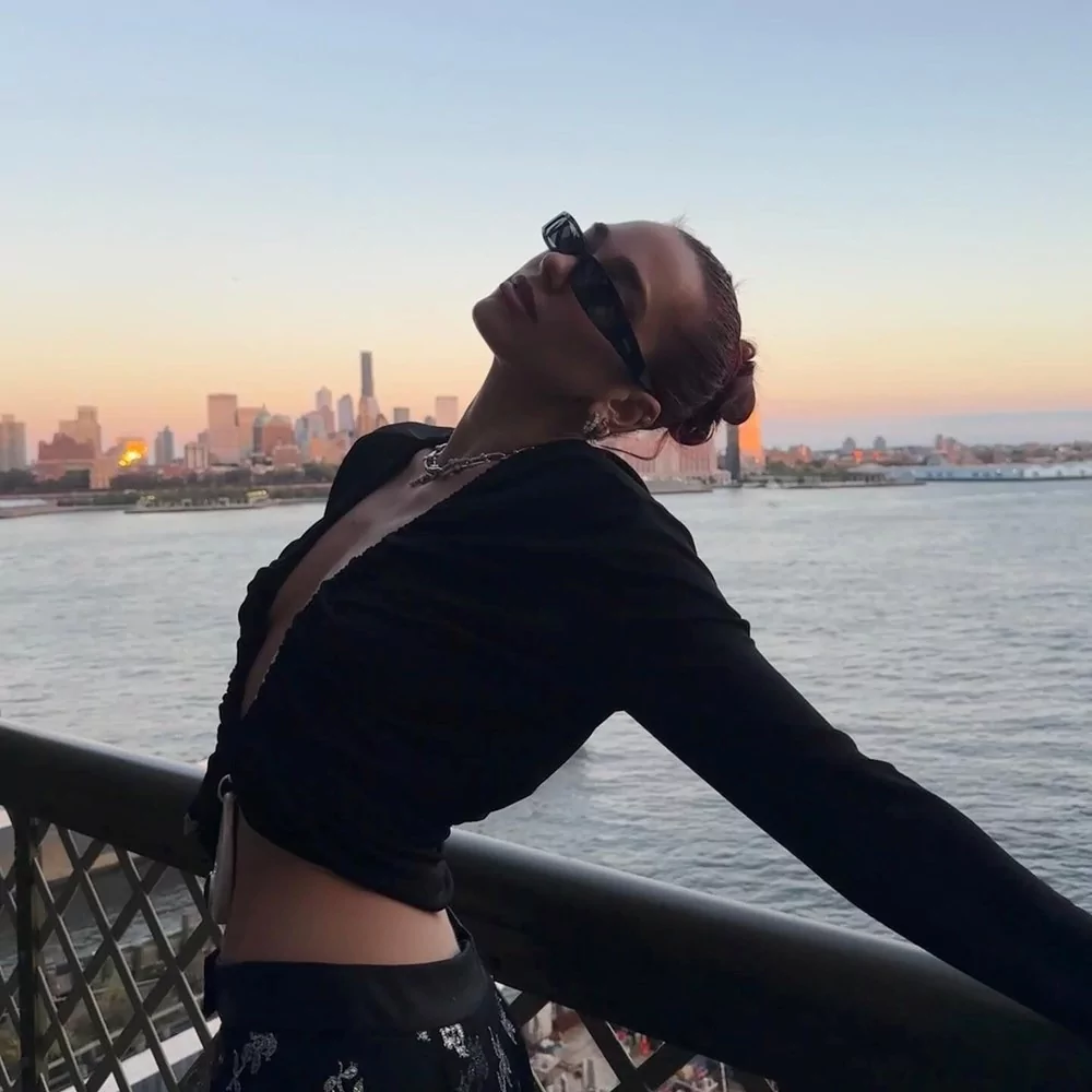 Dua Lipa evleniyor! Ünlü şarkıcı, Callum Turner ile evleniyor