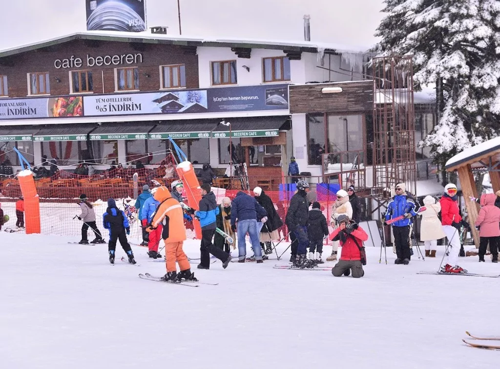 Uludağ'da doluluk yüzde 80! Yılbaşı tatili cep yakıyor
