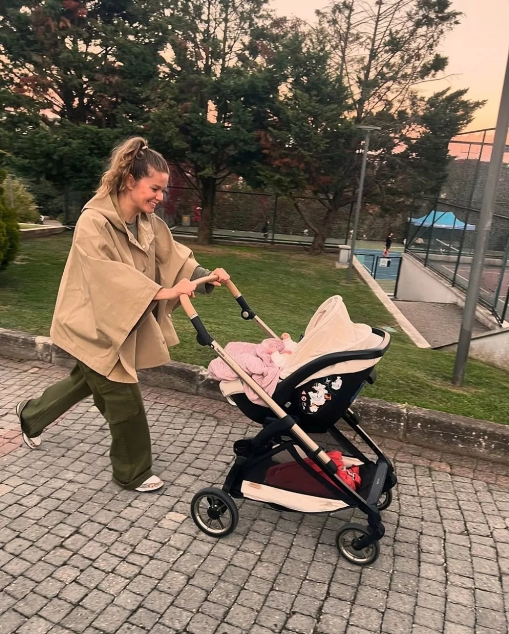 Burcu Biricik'ten kızı Luna paylaşımı