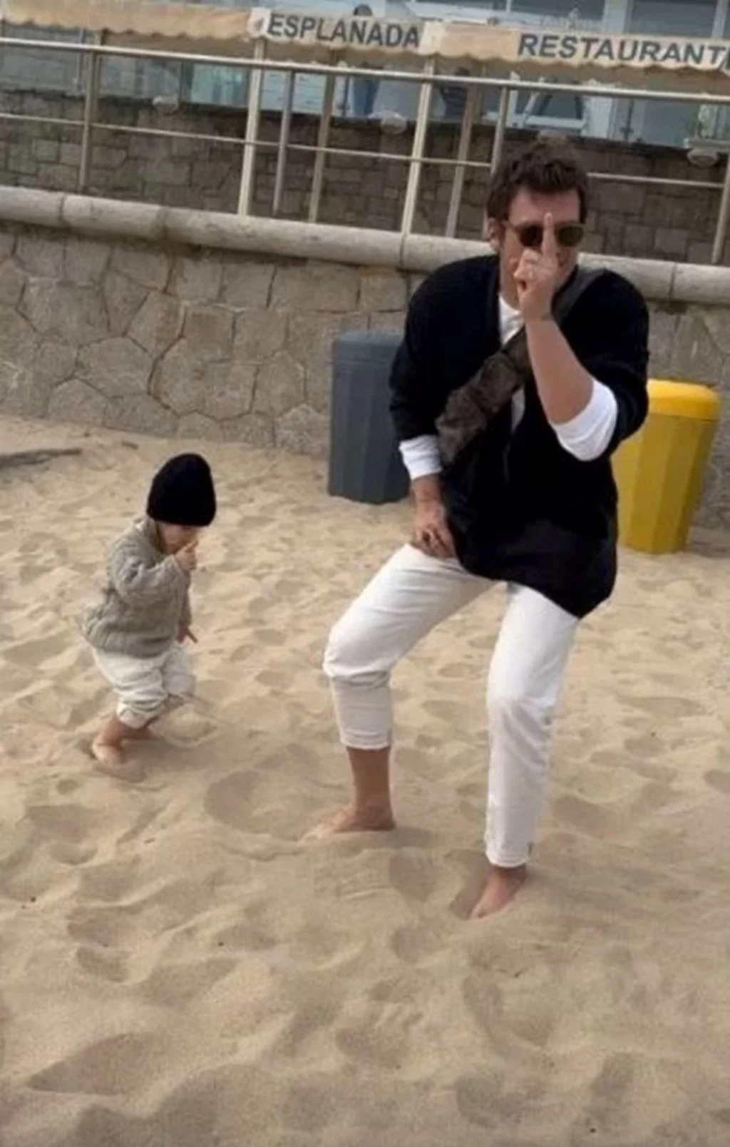 Kıvanç Tatlıtuğ'dan oğlu Kurt Efe ile yeni fotoğrafları