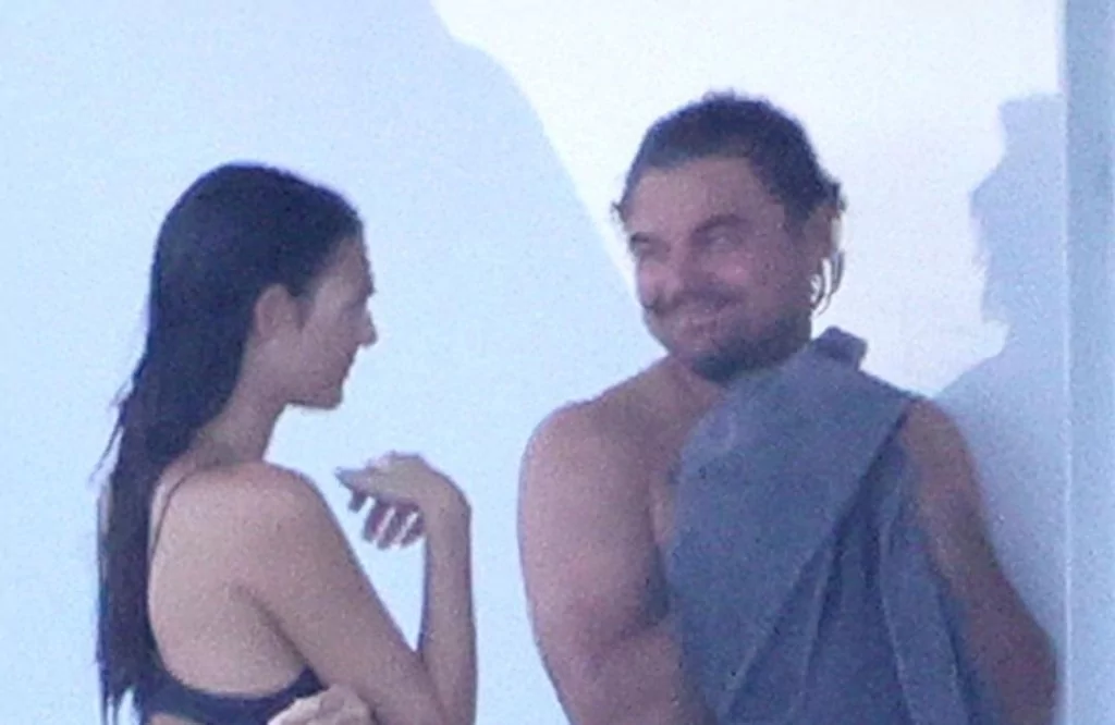 Leonardo DiCaprio'nun 26 yaşındaki sevgilisinin minicik bikinisi 495 dolar