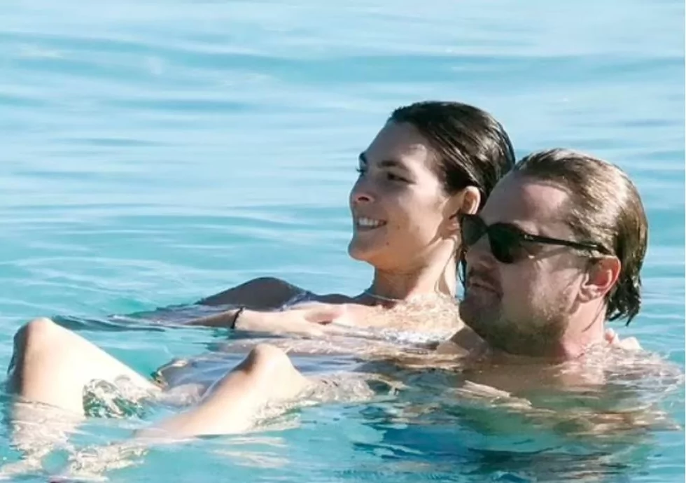 Leonardo DiCaprio'nun 26 yaşındaki sevgilisinin minicik bikinisi 495 dolar