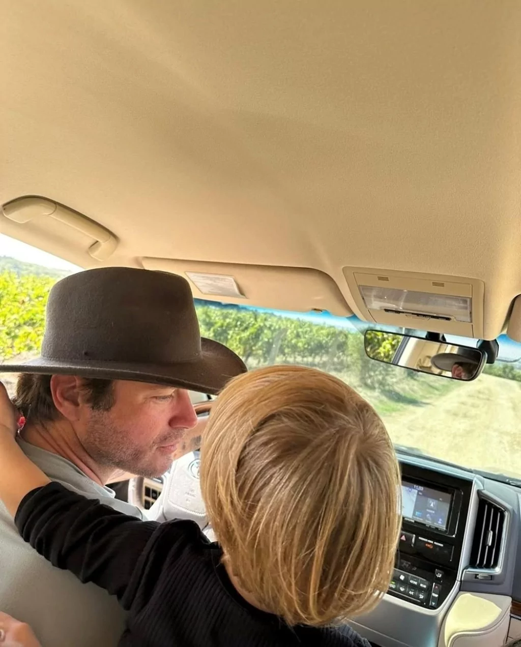 Kıvanç Tatlıtuğ, Kurt Efe'yi omzunda gezdirdi