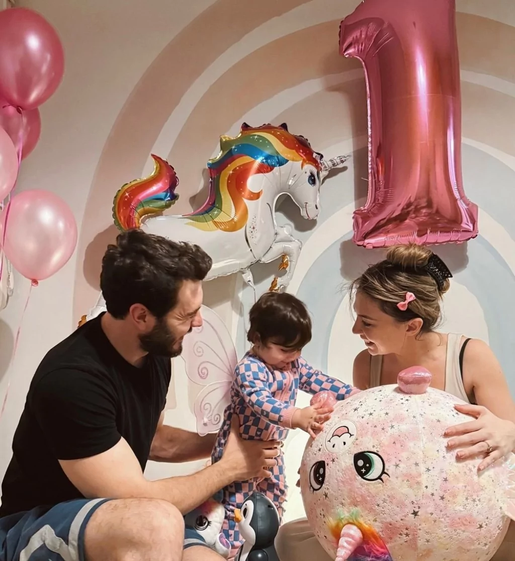 İsmail Ege Şaşmaz'ın kızı 1 yaşında: Hayatımın anlamı sensin!