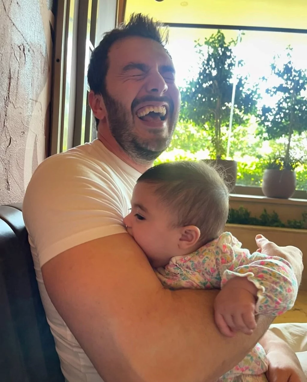 İsmail Ege Şaşmaz'ın kızı 1 yaşında: Hayatımın anlamı sensin!