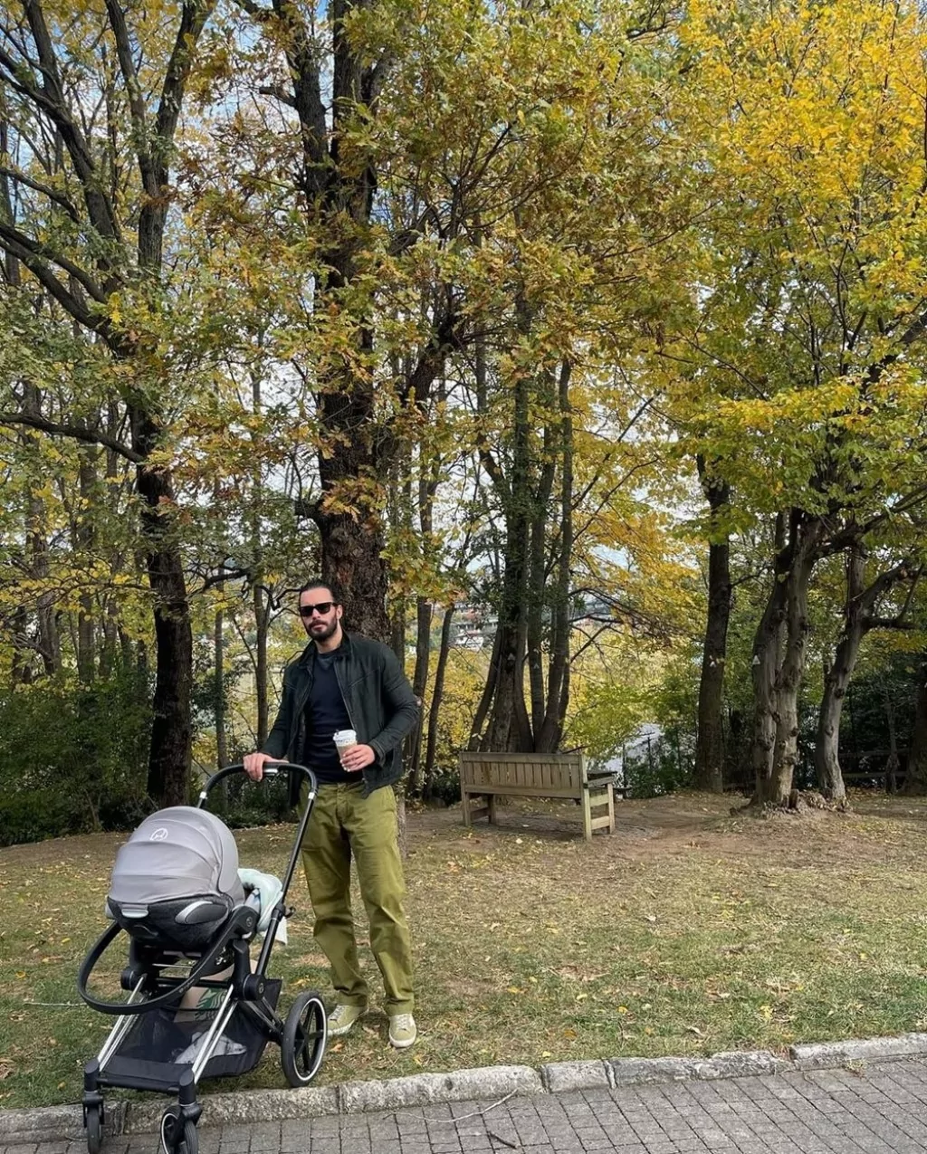 Gupse Özay paylaştı: Barış Arduç dinazor kılığına girdi