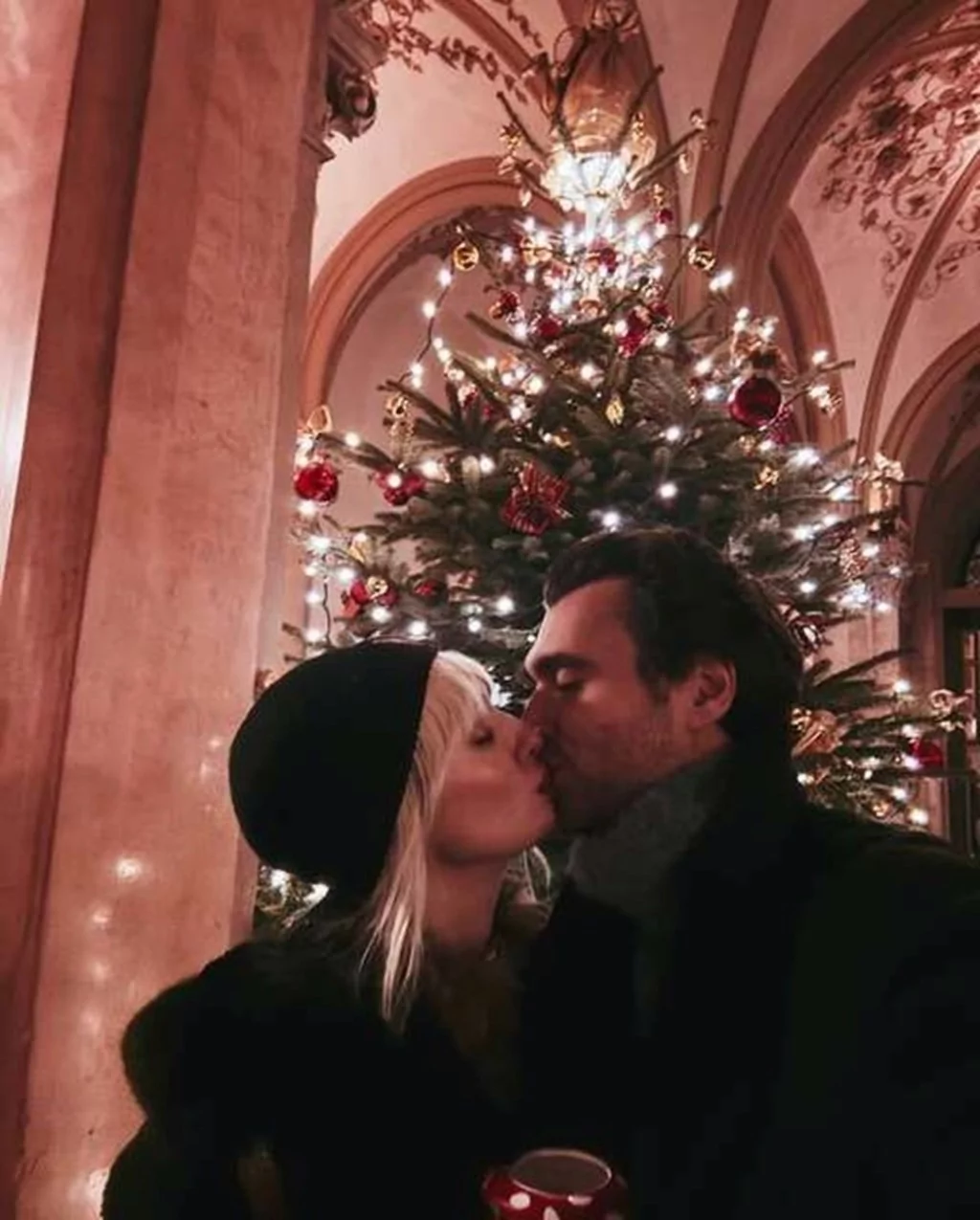 Birce Akalay ve Hakan Kurtaş'tan Viyana pozu