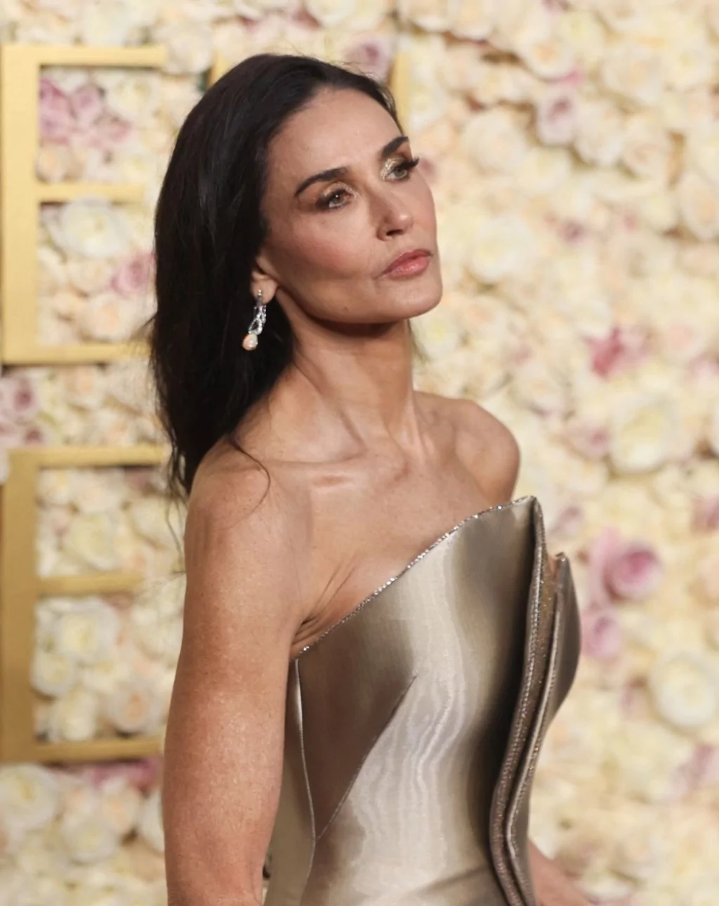 Demi Moore, 45 yıllık kariyerinde ilk kez ödül aldı