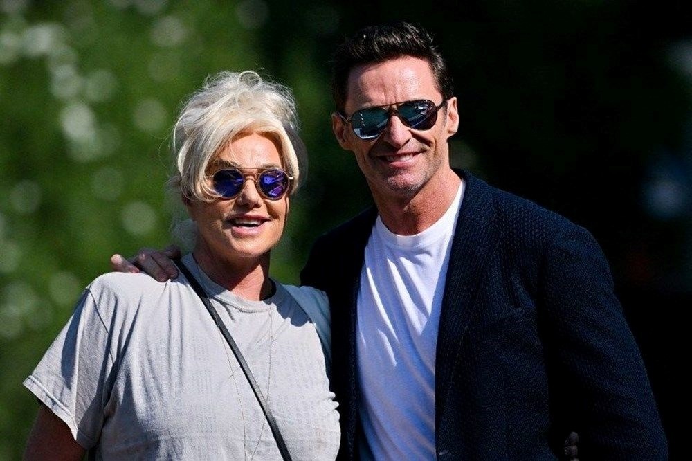 Hugh Jackman yeni sevgilisiyle el ele