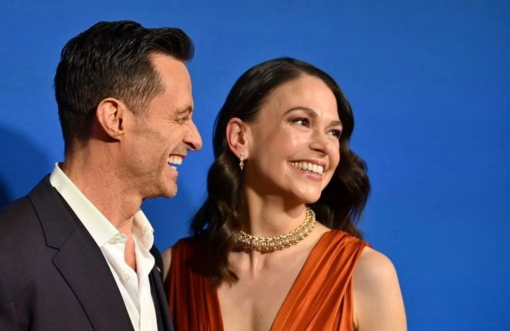 Hugh Jackman yeni sevgilisiyle el ele