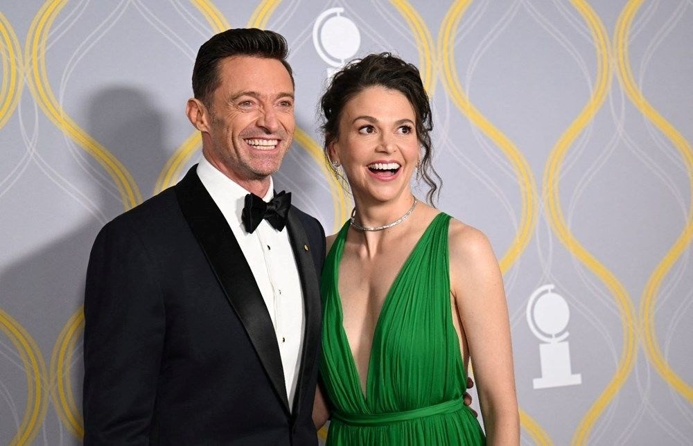 Hugh Jackman yeni sevgilisiyle el ele