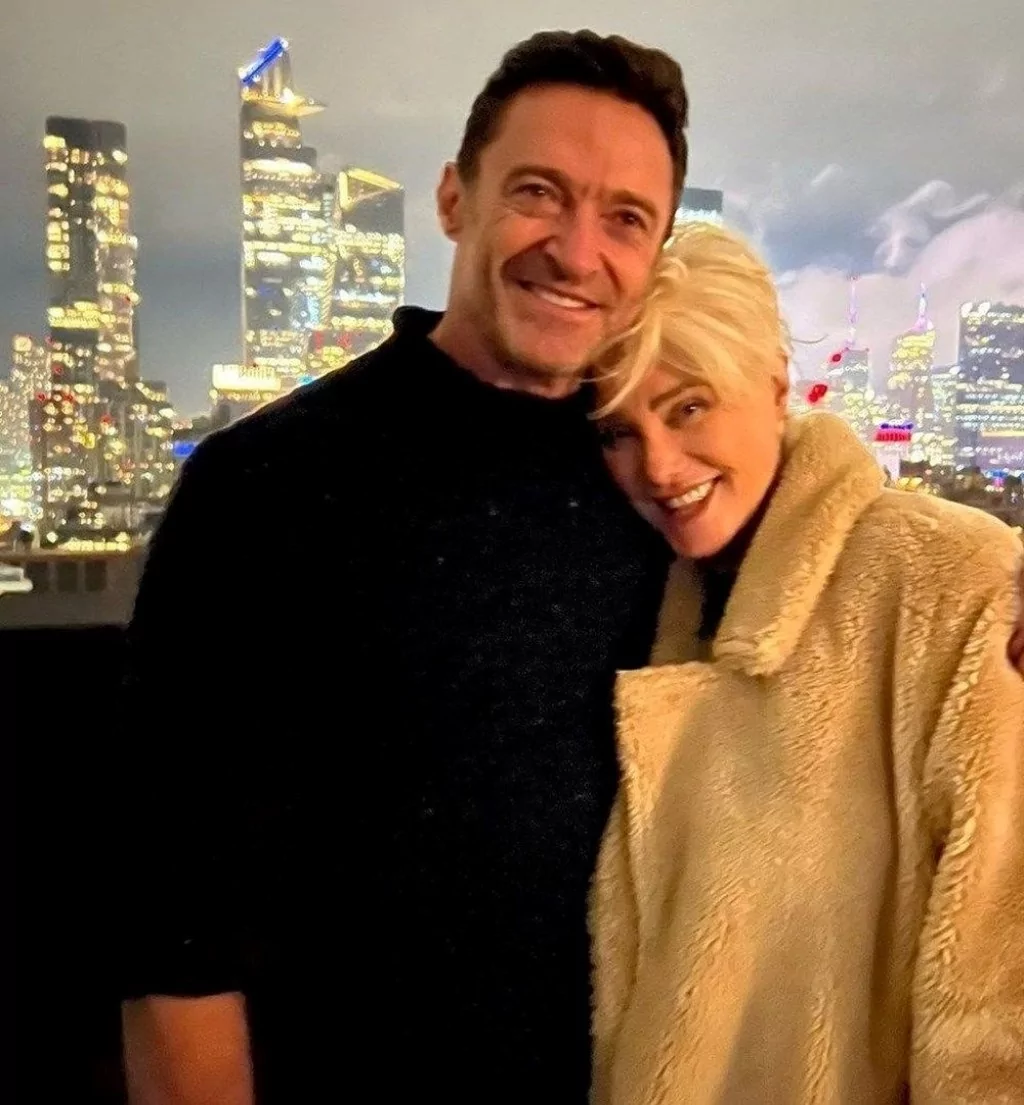 Hugh Jackman yeni sevgilisiyle el ele