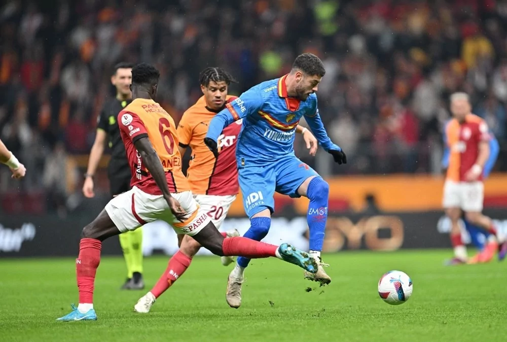 Gökhan Özoğuz ve Vedat Milor'un Galatasaray-Fenerbahçe polemiği